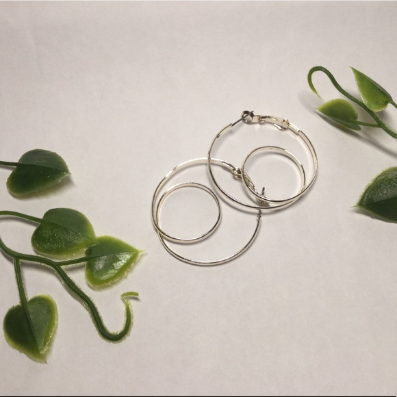 🌵3 for 20$ Super cute hoop earrings - Picture 1 of 2